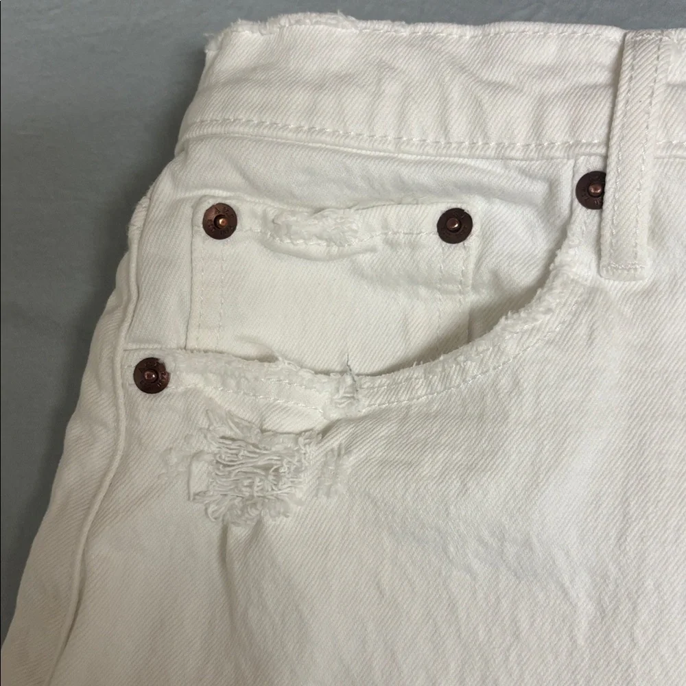 Abercrombie & Fitch White Distressed Denim Shorts - Size 4 (27) - Picture 4 of 4